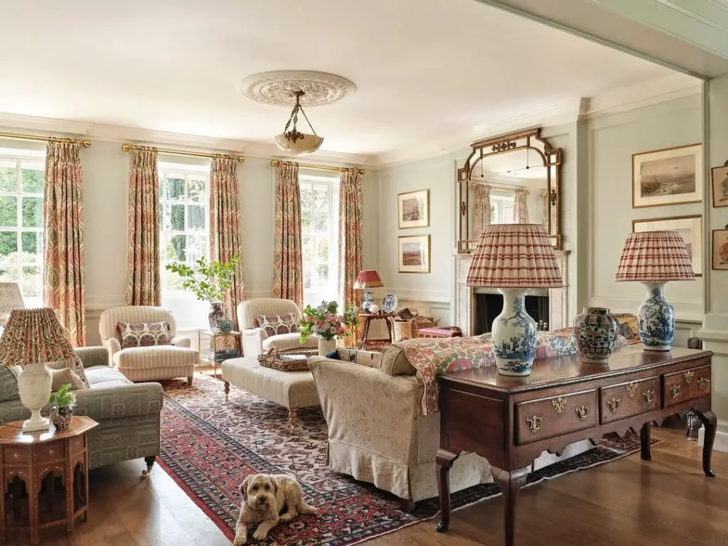  White vaulted living room with floor-to-ceiling bookshelves