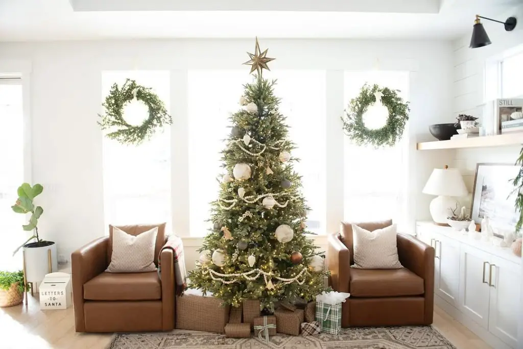 Modern living room with minimal Christmas decorations and leather chairs