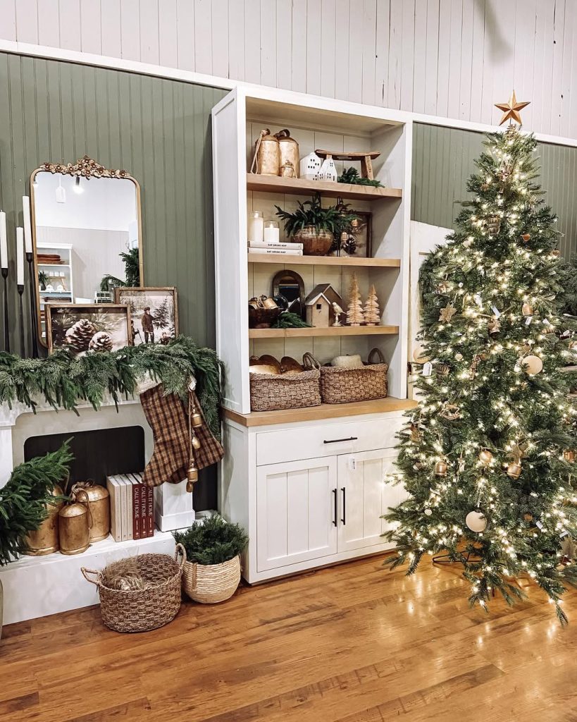 Built-in cabinets with Christmas tree and decorative items