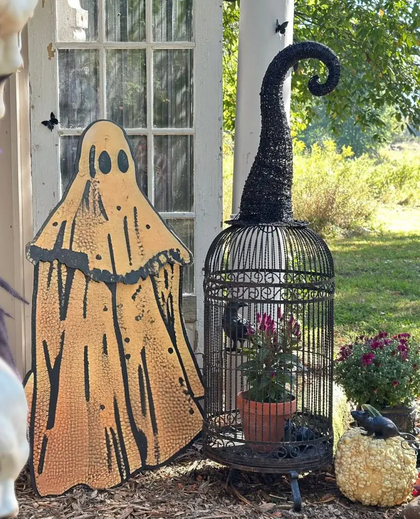  Wooden ghost decoration with birdcage witch hat and pumpkins