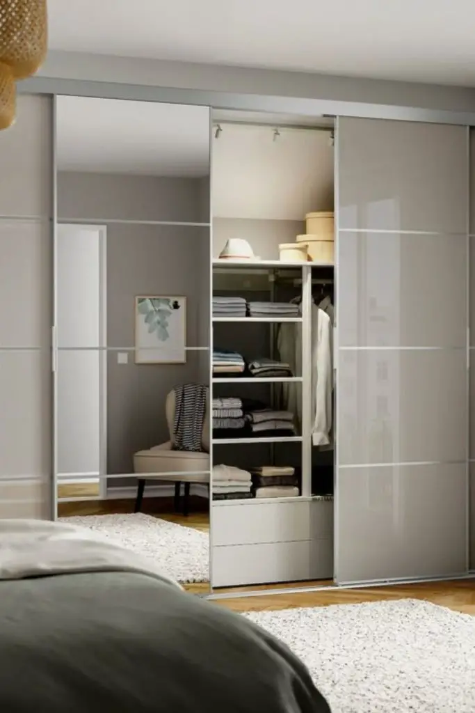 Built-in wardrobe with sliding mirrored doors.