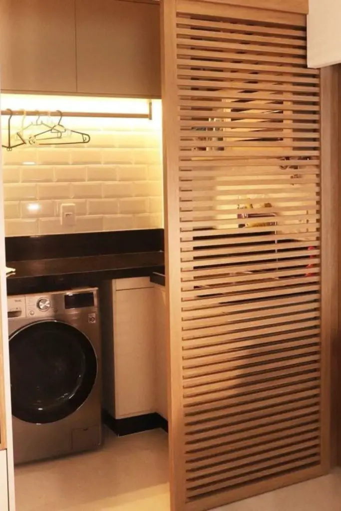 Folding screen hides washer discreetly