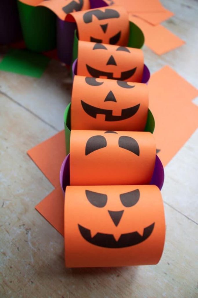 Jack-o'-lantern paper chains for kids