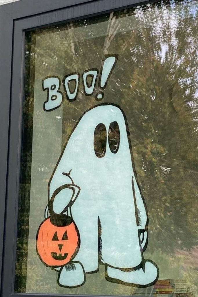 Playful spooky halloween window painting designs