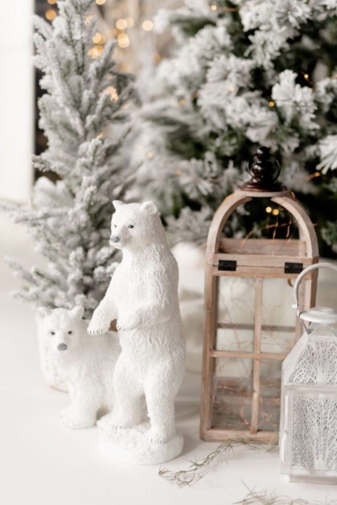 Polar bear shelf arctic scene.