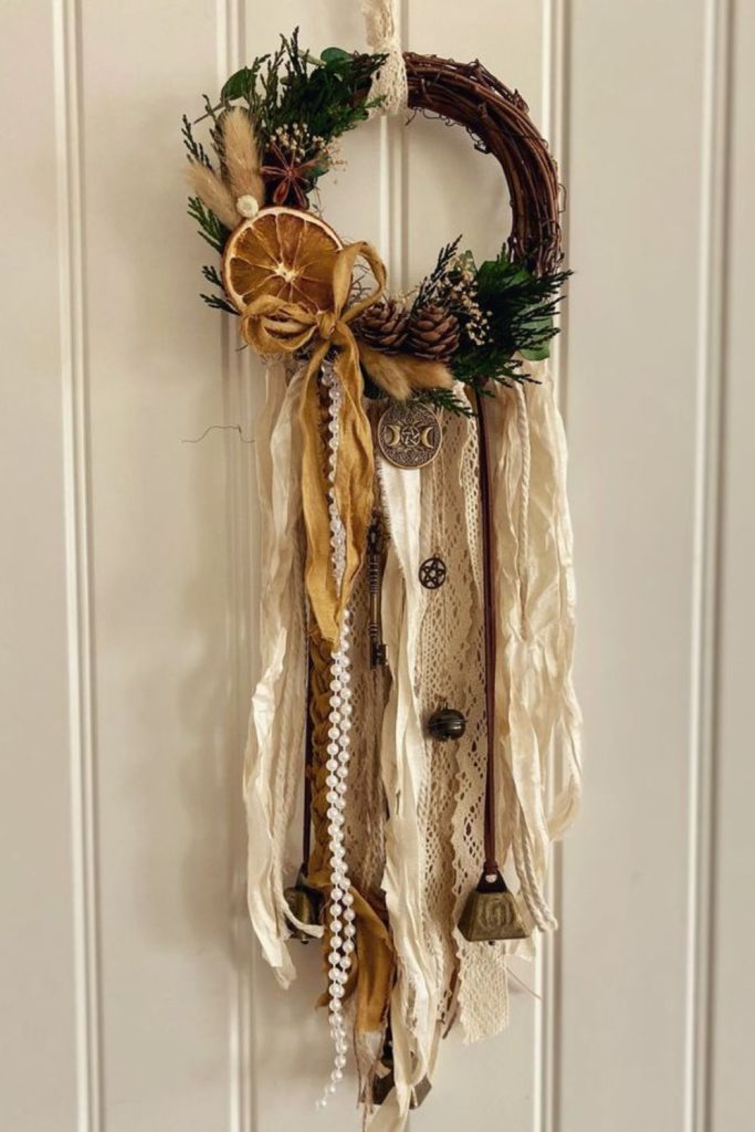 Cedar twine farmhouse winter loop decoration
