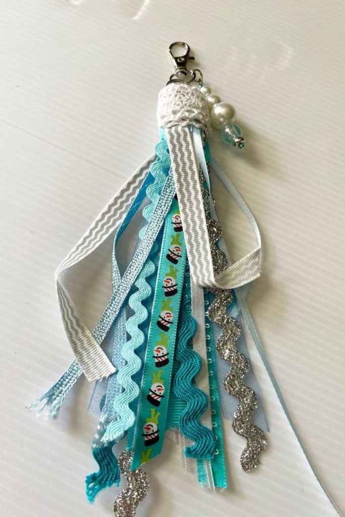 Hanging lace ribbon festive tassels