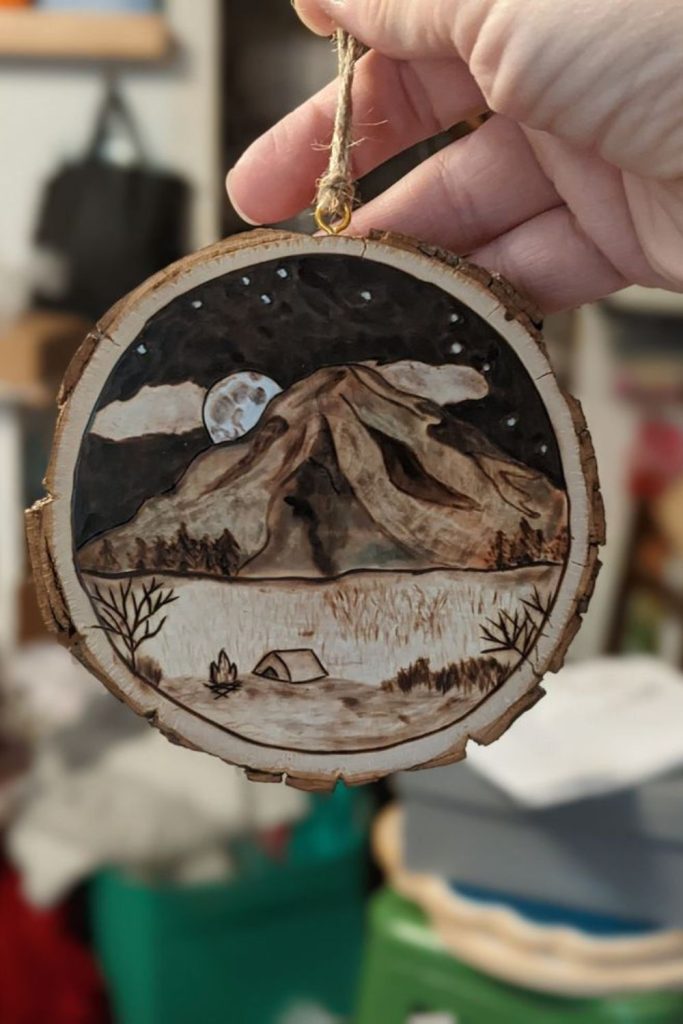 Mini wooden cabin winter carving