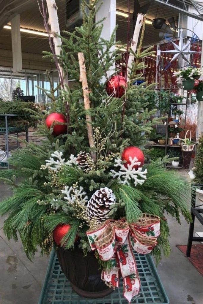 Natural pinecone layered winter pot