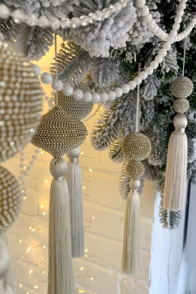 Pearl and velvet ornament textured holiday set.