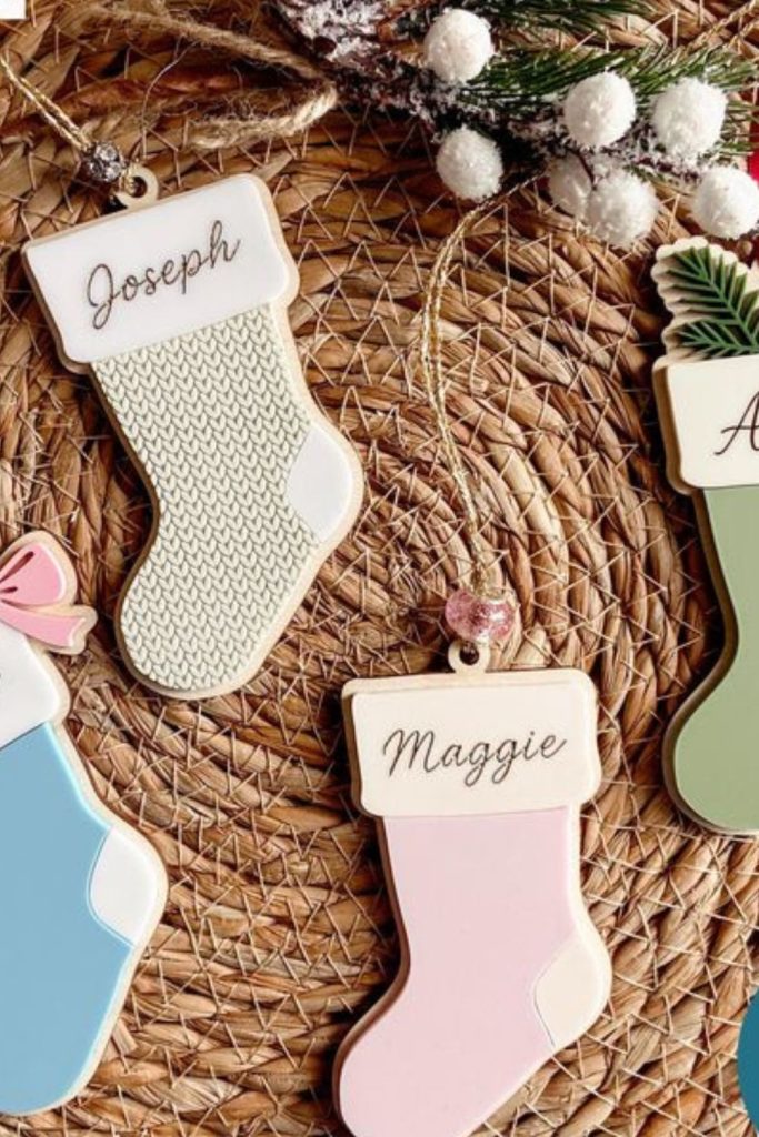 Wooden stocking glyph for holiday décor