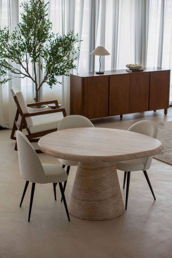 Desert stone round table decor