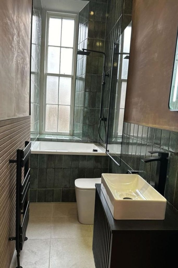 Dark zen style compact bathroom