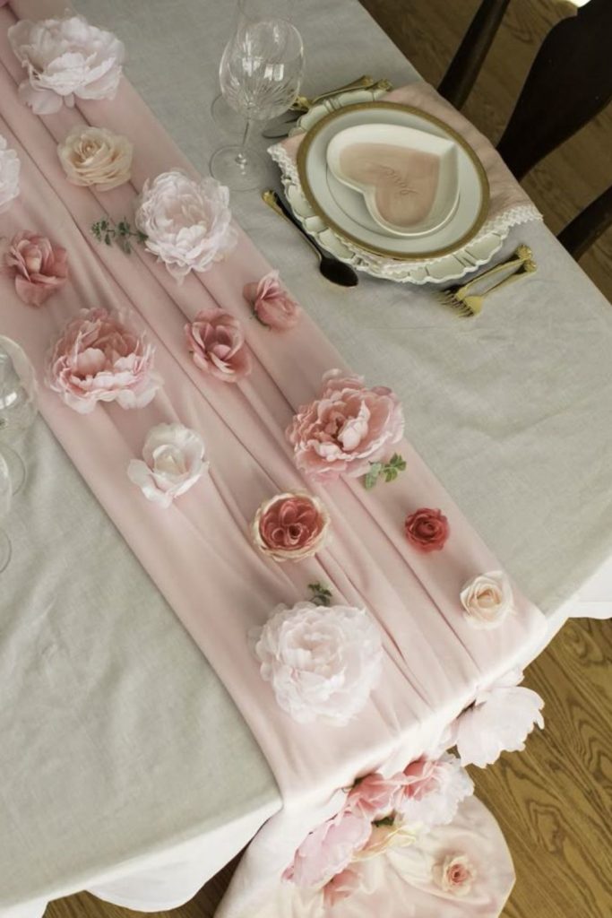 Petal runner table design