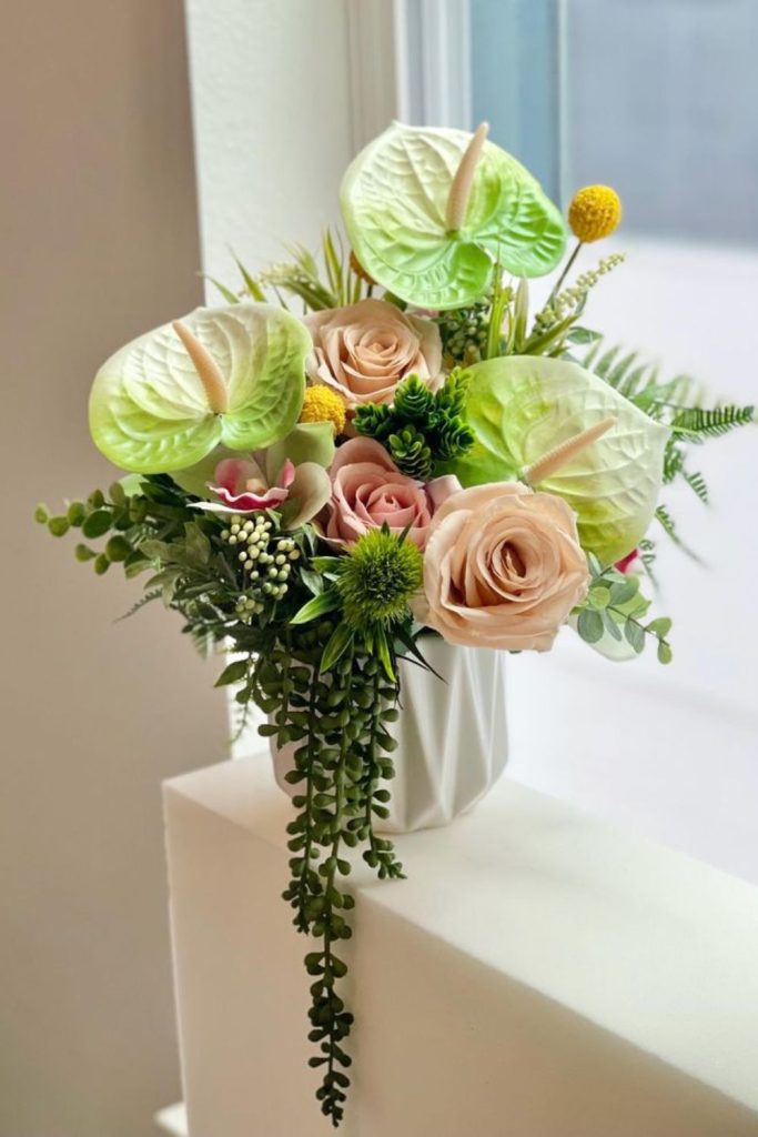 Giant monstera with tiny roses arrangement