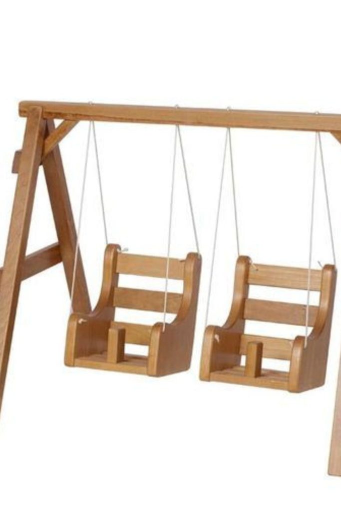 Tiny swinging toy for kids