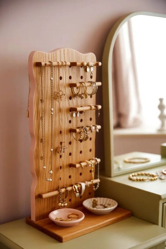 Mini wooden peg jewelry organizer