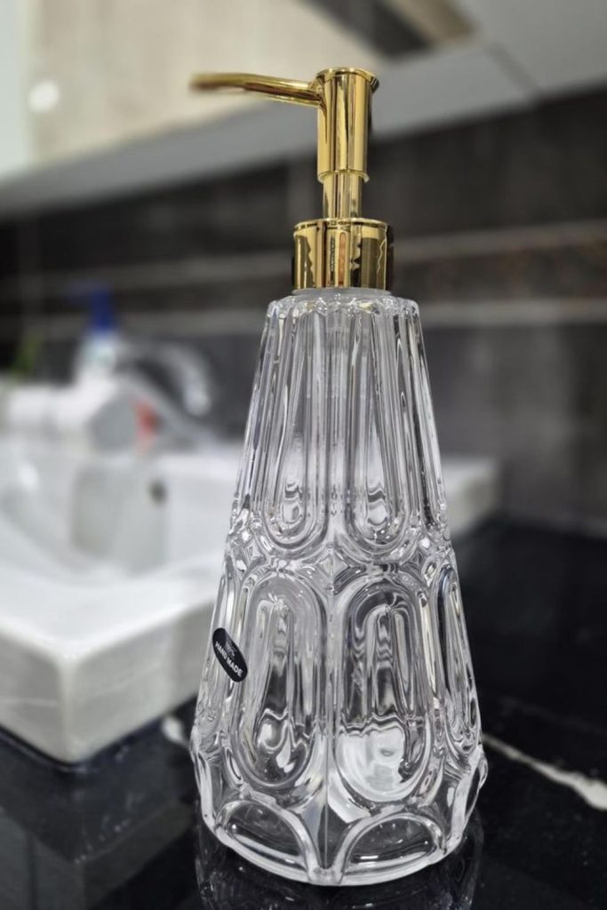 Glass soap dispenser rain illusion