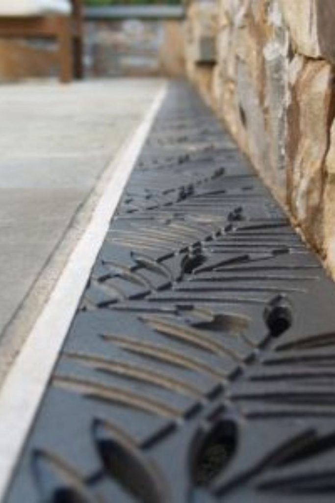 Splash block gutter runoff dispersion pad