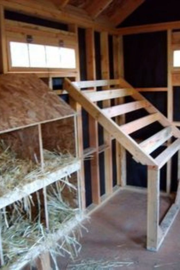 Hexagonal hive style chicken roost structure layout