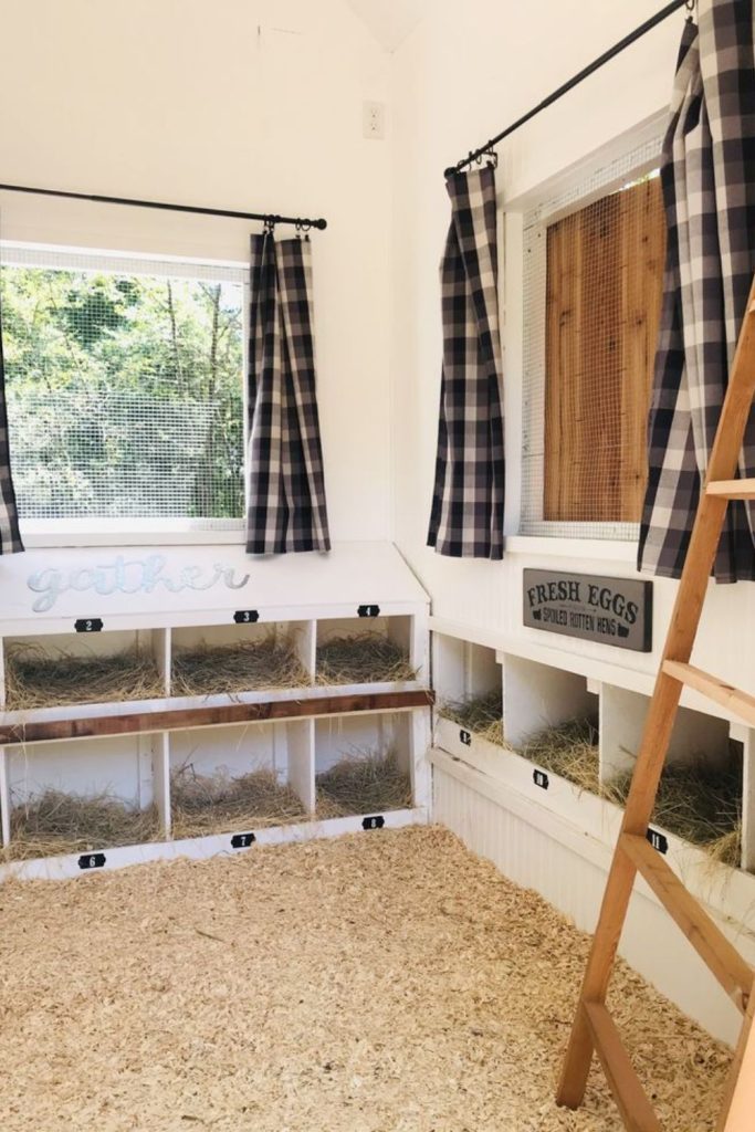 Multi level rope swing chicken roost deck system