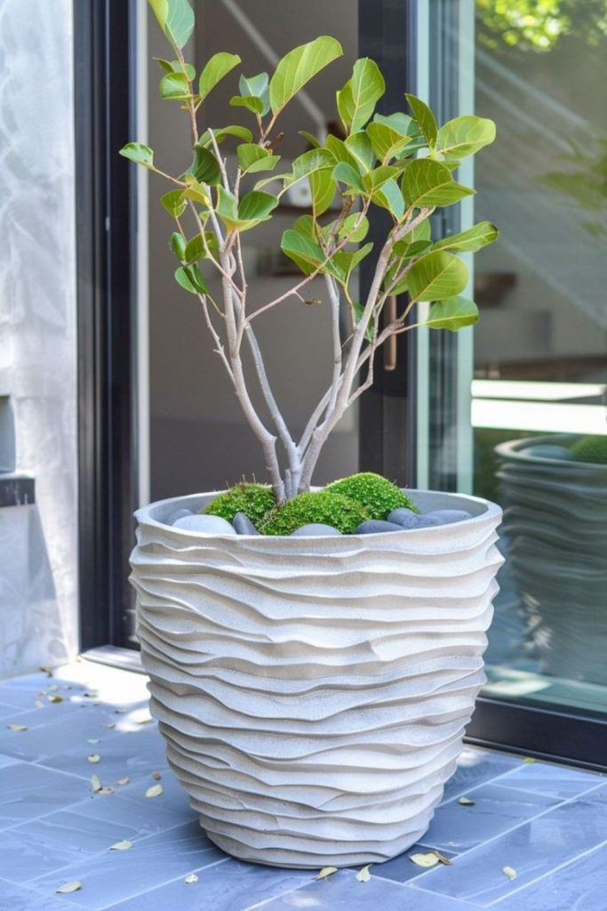 Curved resin futuristic planter column design