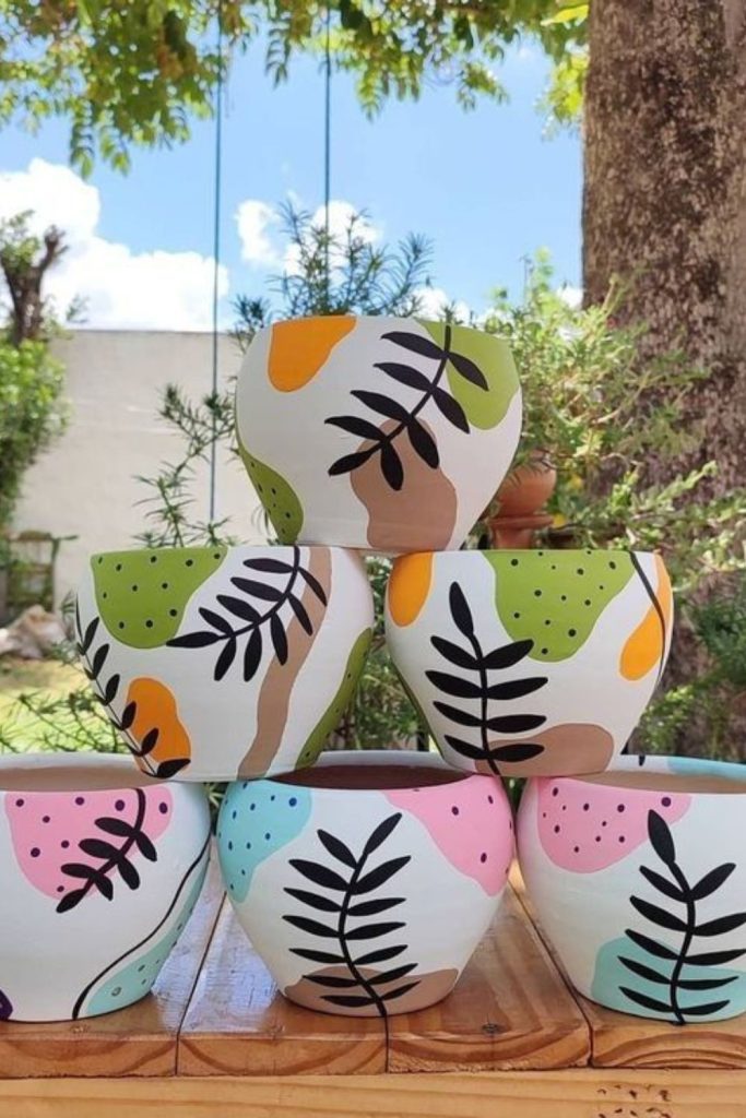 Painted pattern decorative flower pot set.