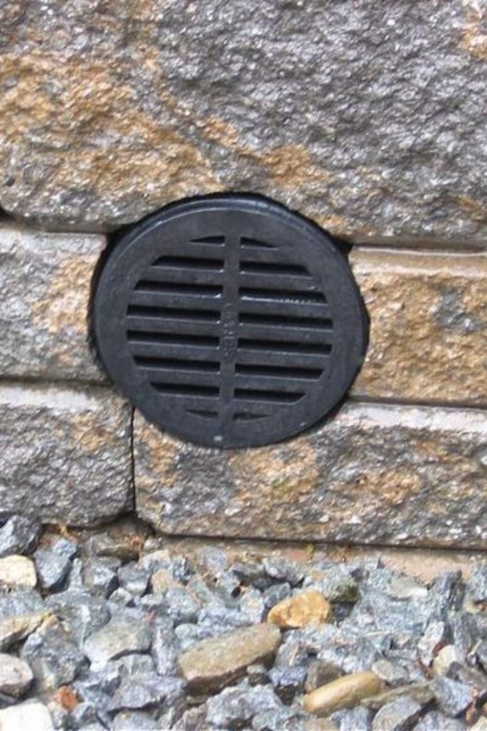 Retaining wall weep hole drainage release