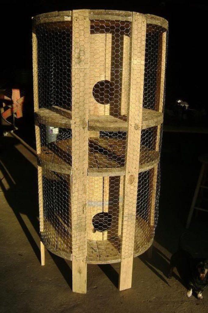 Spiral tower style chicken coop shelving system
