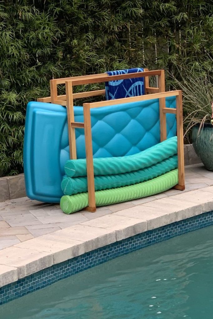 Pool entry step organizer pads