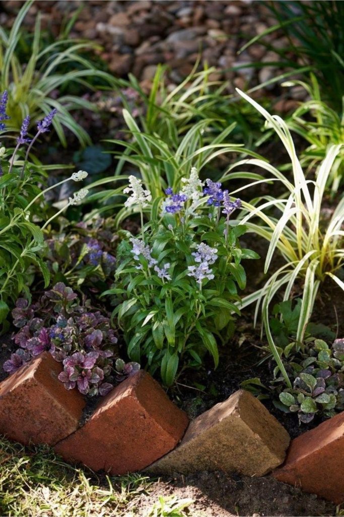 Zigzag brick vertical garden edge design