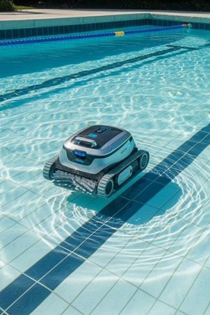 Robot pool vacuum charging dock