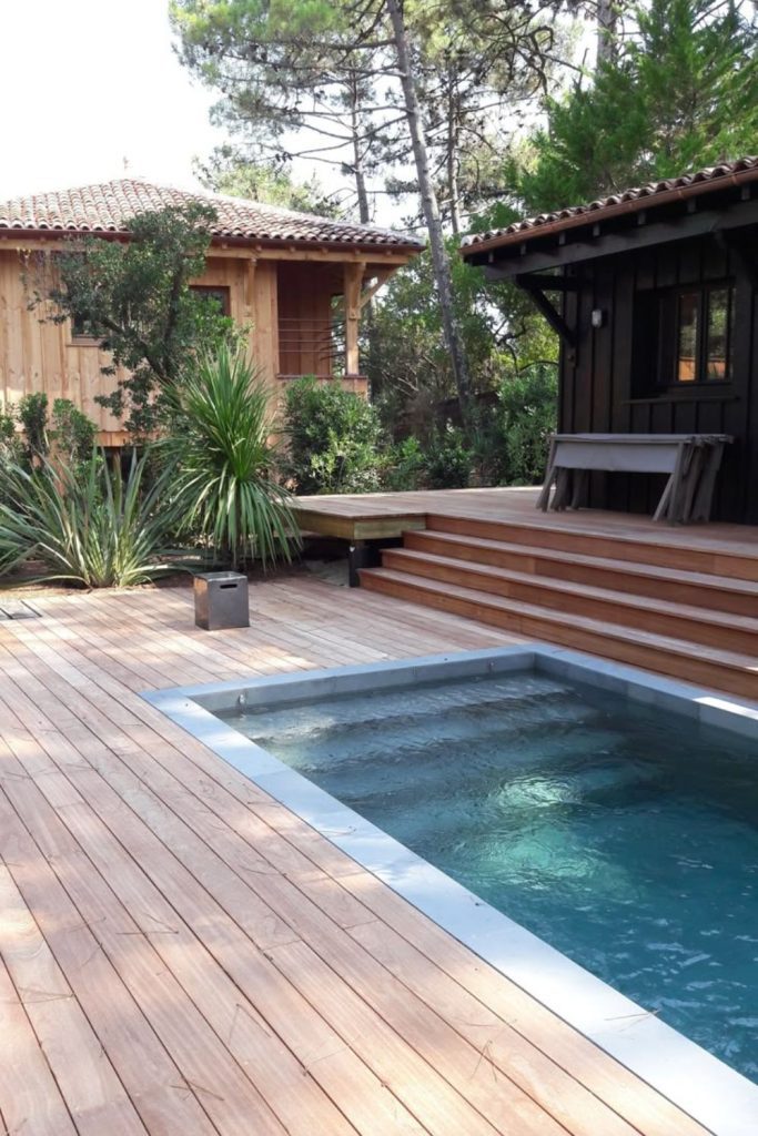 Floating timber slab pool deck edge