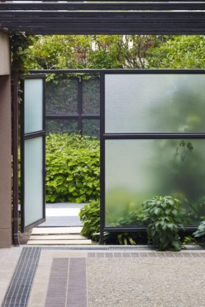 Modern glass panel rural gate design
