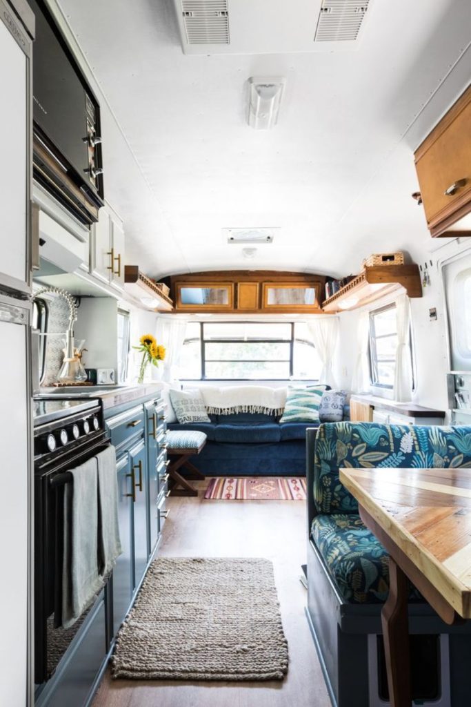 Travel gallery camper with memory displays.