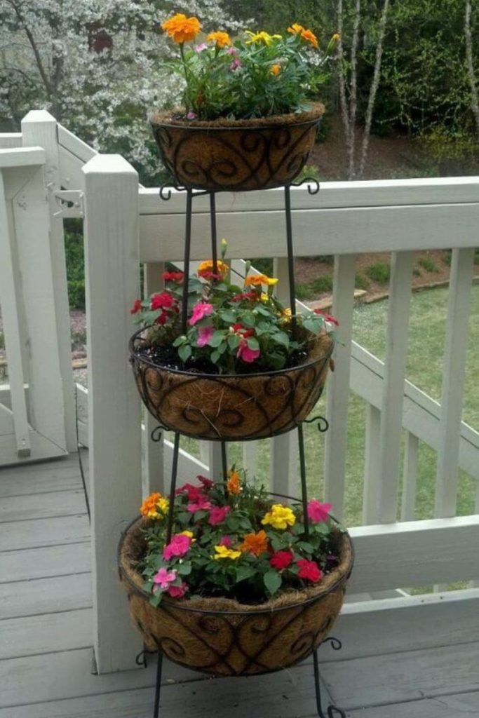 Stacked wire basket vertical plant tower