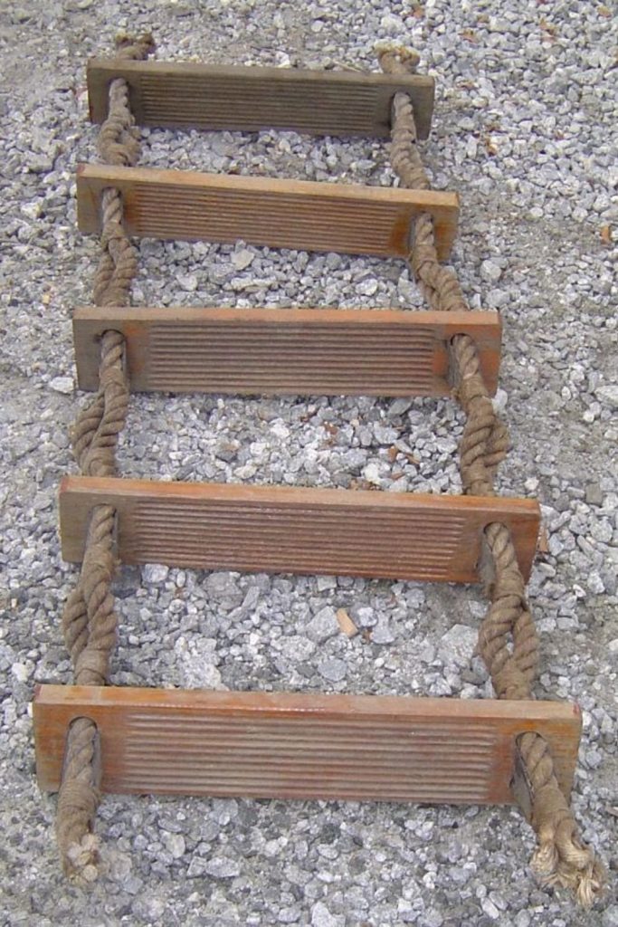 Nautical rope DIY pool ladder idea.