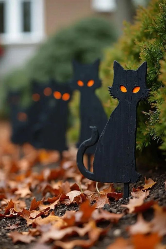 Black cat Halloween lawn silhouettes