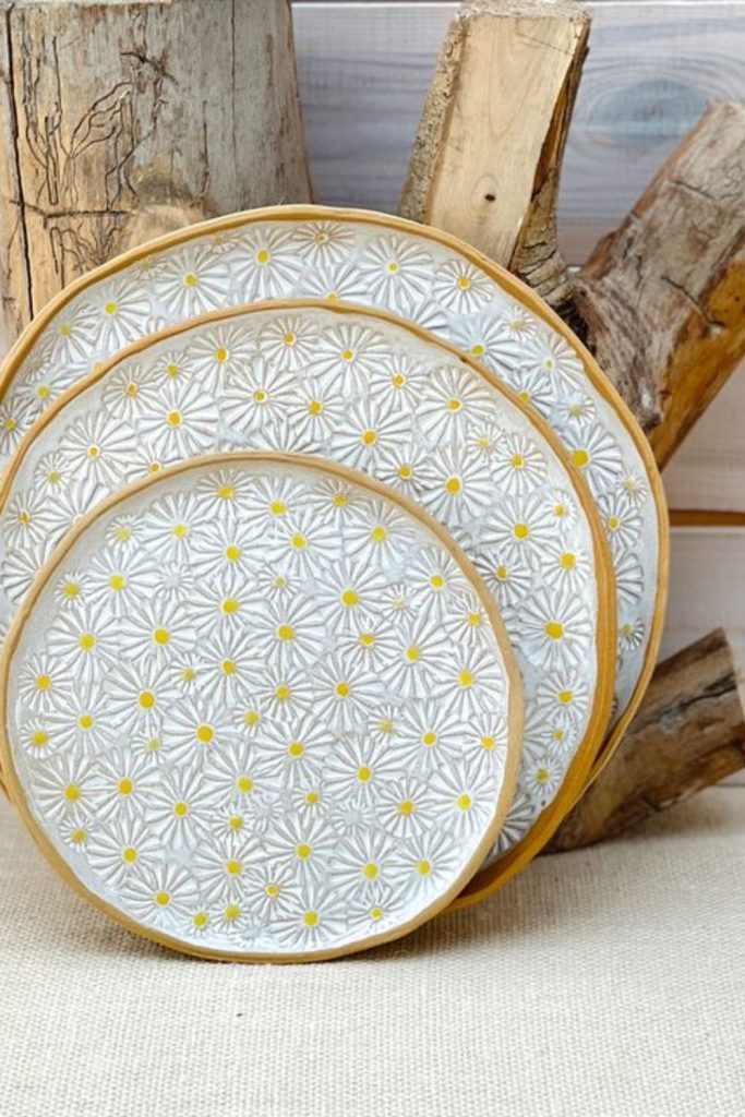 Golden daisy ceramic painting inspiration.