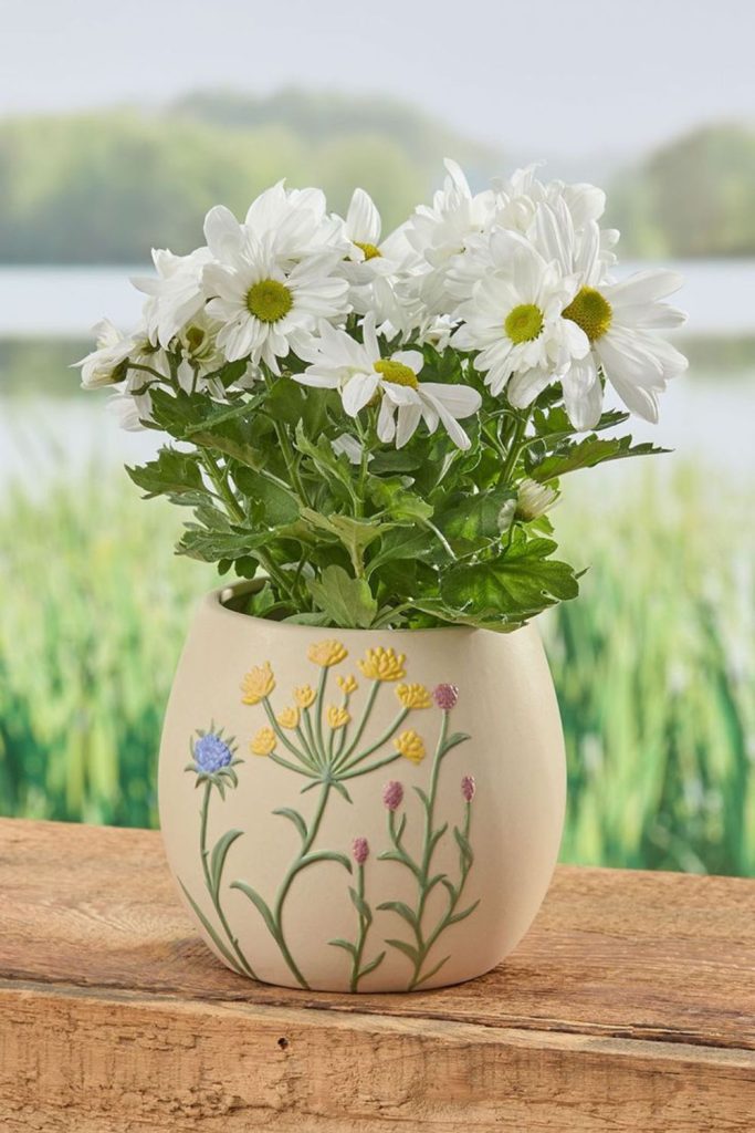 Wildflower meadow ceramic painting design.